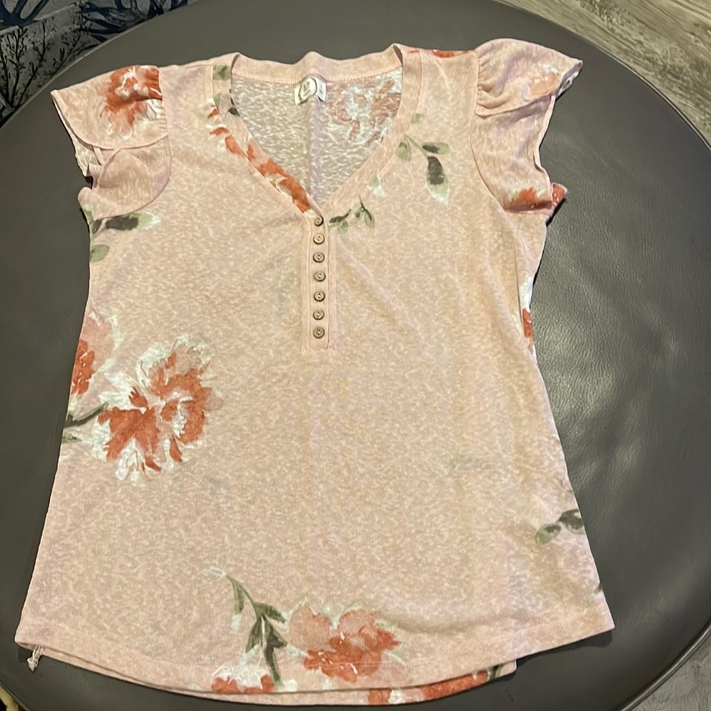 Ladies floral top. Lightly worn, sz L light pink color